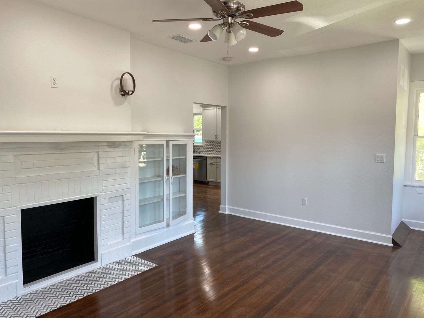Ut Pre Lease 4 Bed 2 Bath Full Remodel West Campus Fourplex Unit Walk To Ut Entertainment Restaurants And More – photo 1