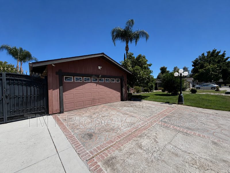 930 Graywood Circle – photo 2