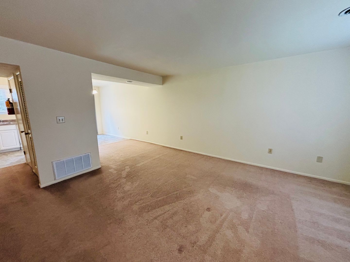 2 Bedroom, 1.5 Bath Townhouse – photo 3