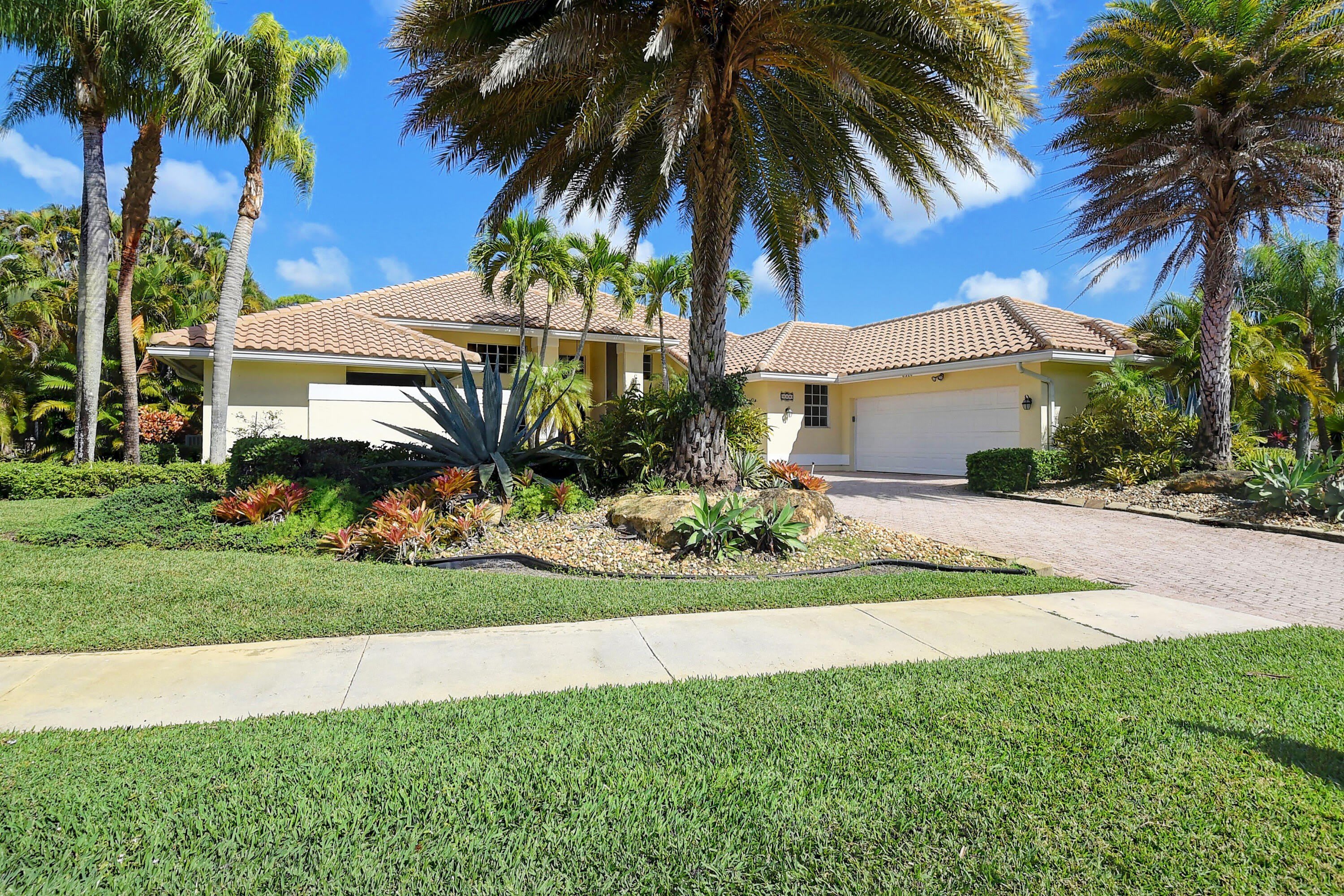 8320 Desmond Drive – photo 1