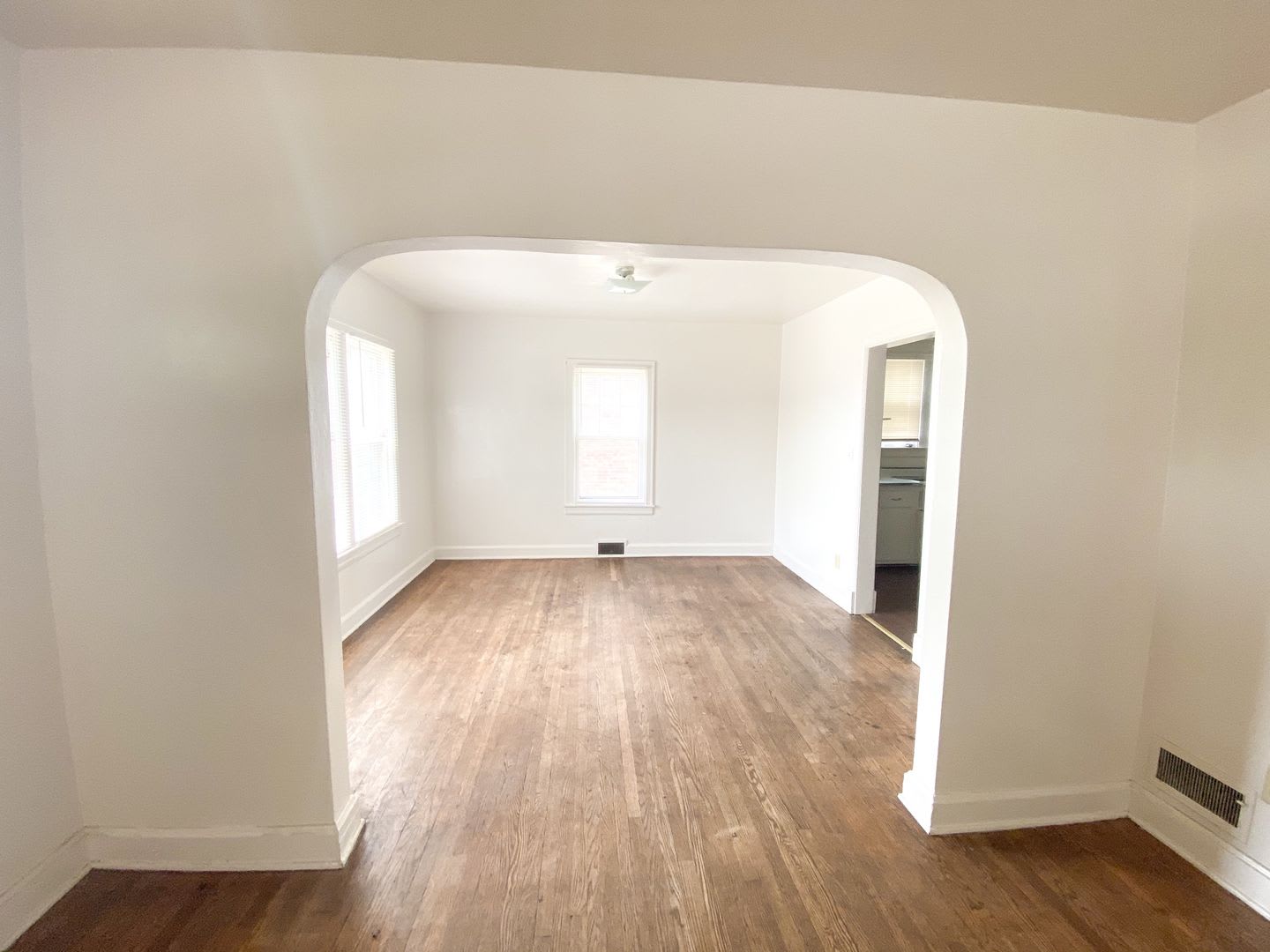 3 bed 1 bath unit close to campus – photo 4