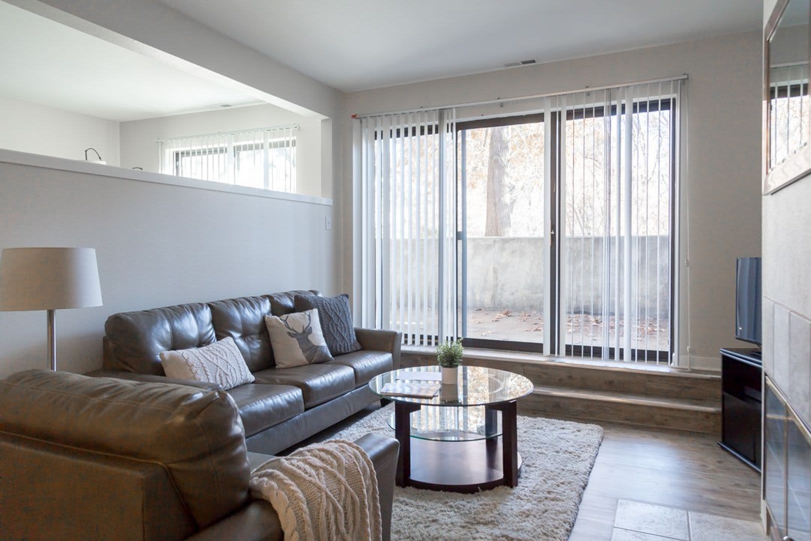 Furnished Short Mid Term All Inclusive One Bedroom One Bathroom With Den View Of Flatirons Block Off Pearl – photo 1
