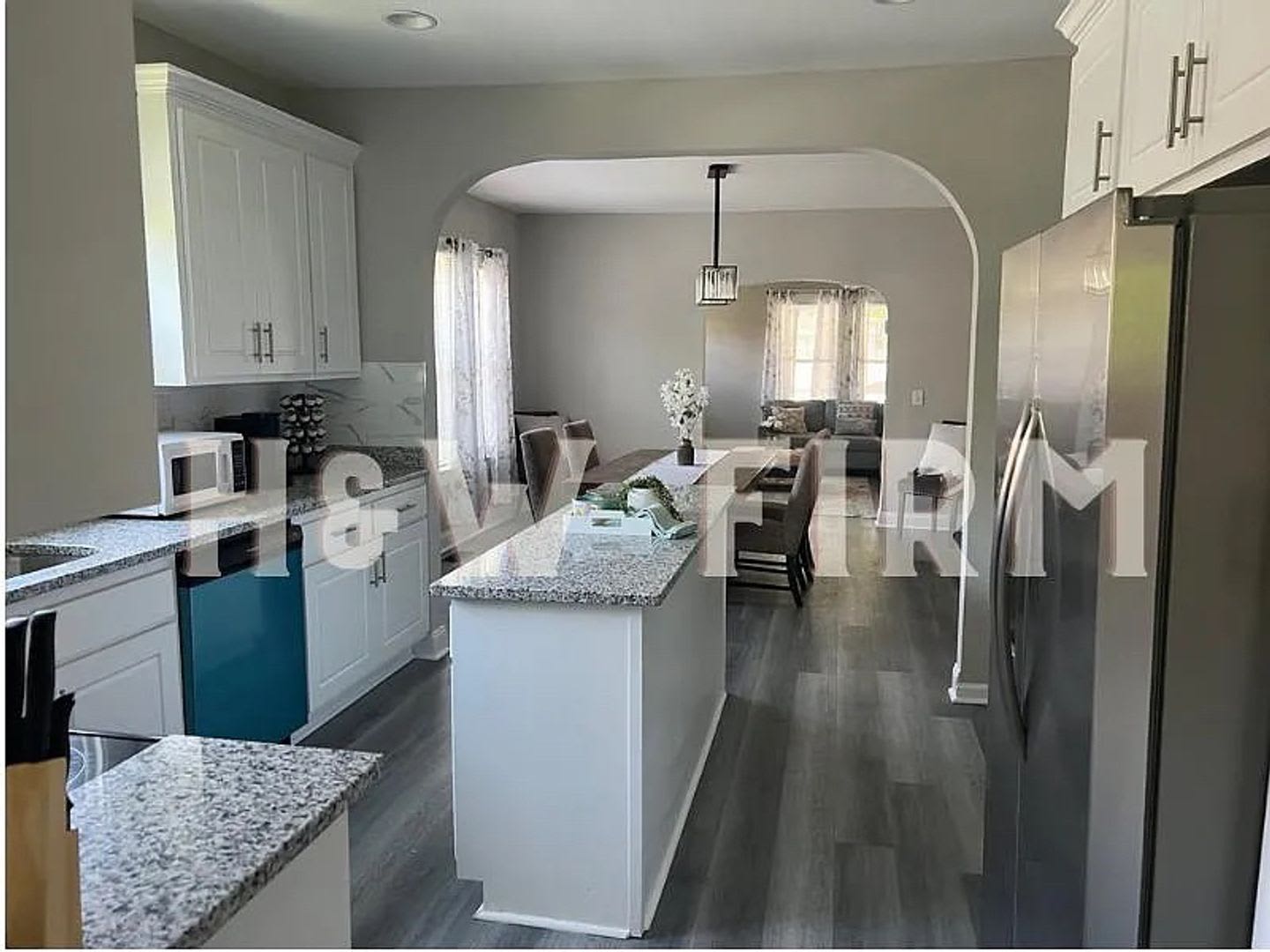 Room in 5 Bedroom Home at Formosa Ave – photo 3