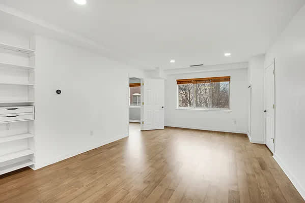 1407 5th Ave Apt 14 – photo 2
