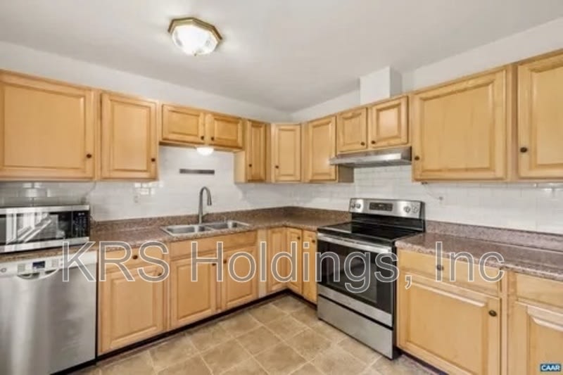 804 Raymond Rd – photo 3