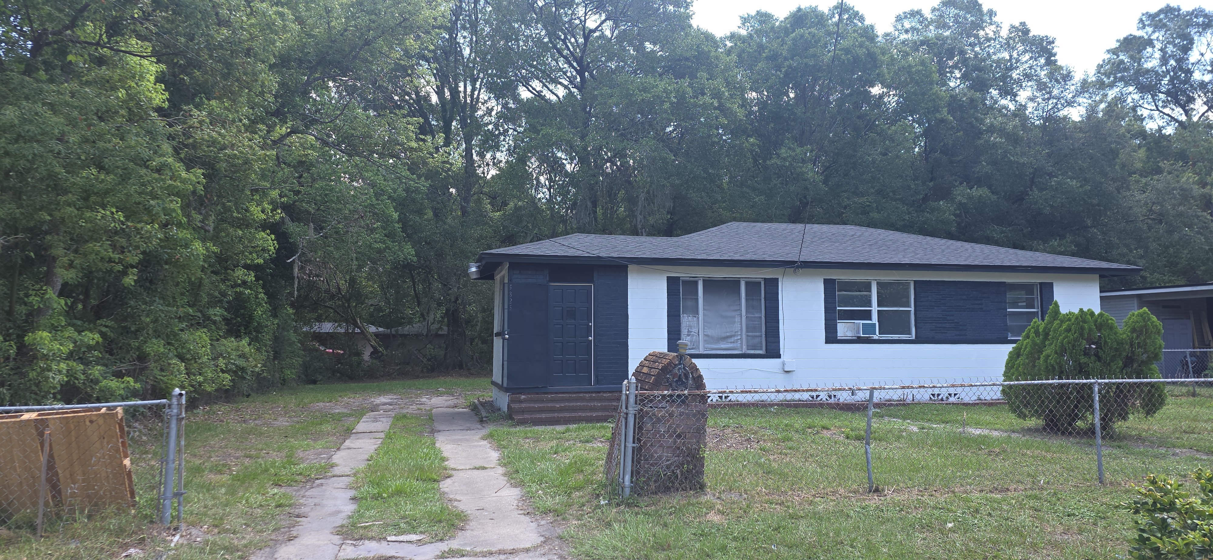5825 Poitier Dr – photo 2