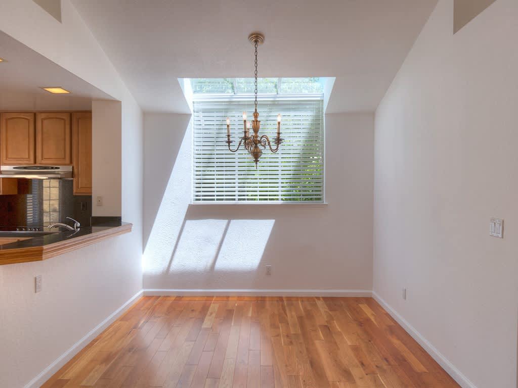 Delightful 3 Bedroom, 2 bath, Community Pool & Tennis, West Danville! – photo 5