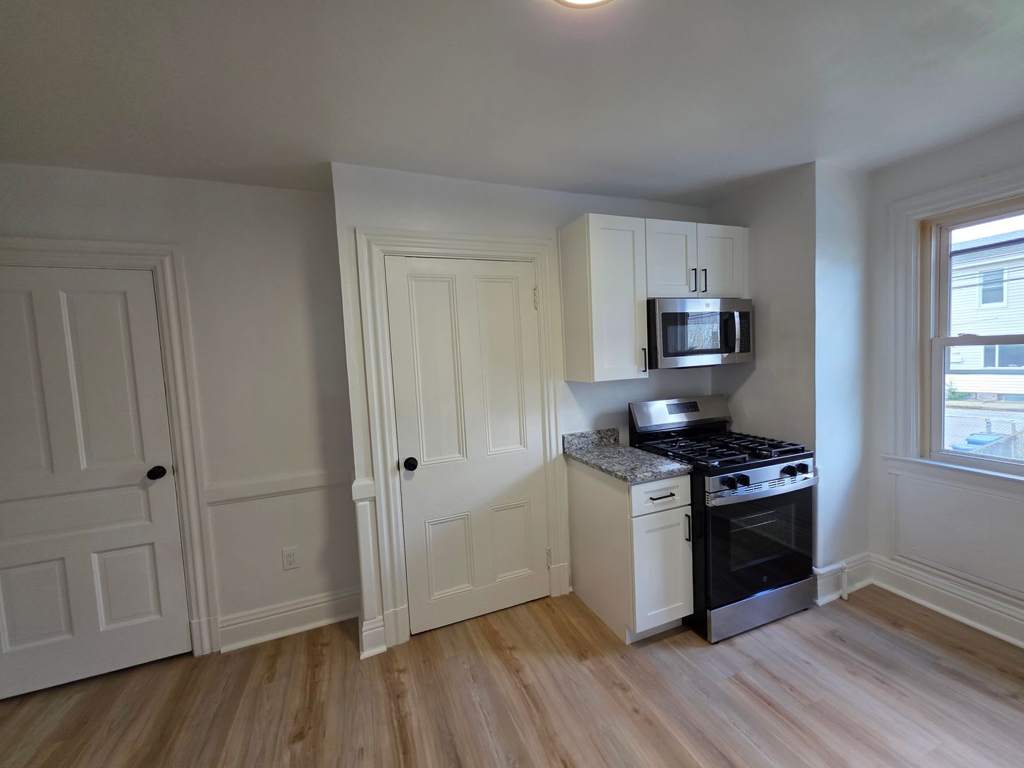 Newly Updated 3 bedroom 1 bathroom Apartment for Rent! – photo 2