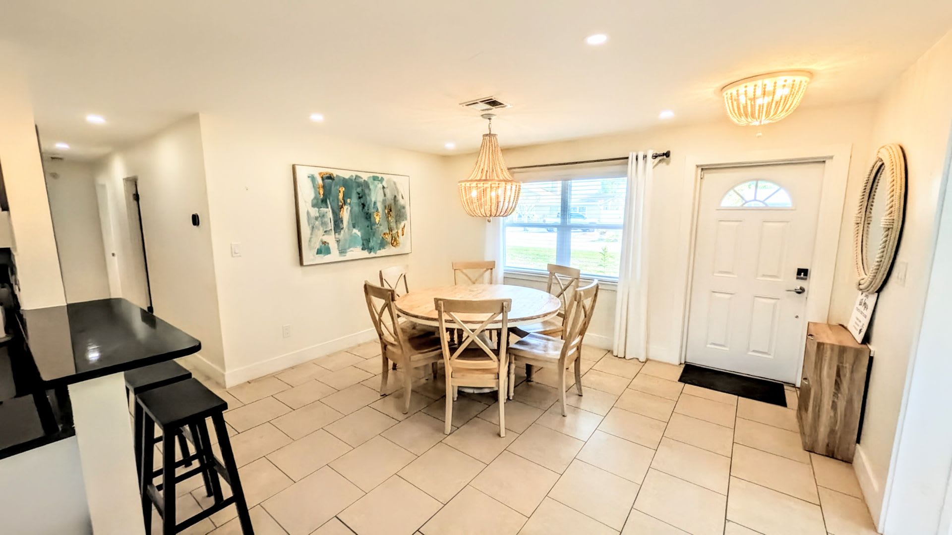 Short Term Vacation Rental Updated 4 Bedroom Pool Home With Spacious Living Areas – photo 5