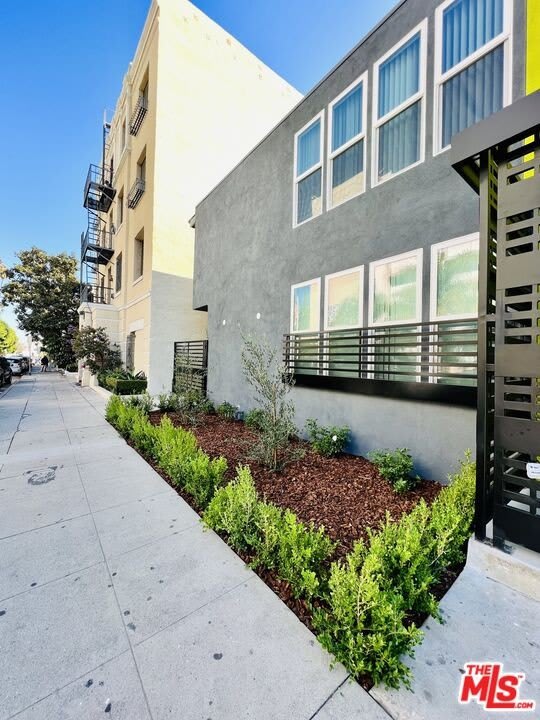 6244 De Longpre Ave – photo 2