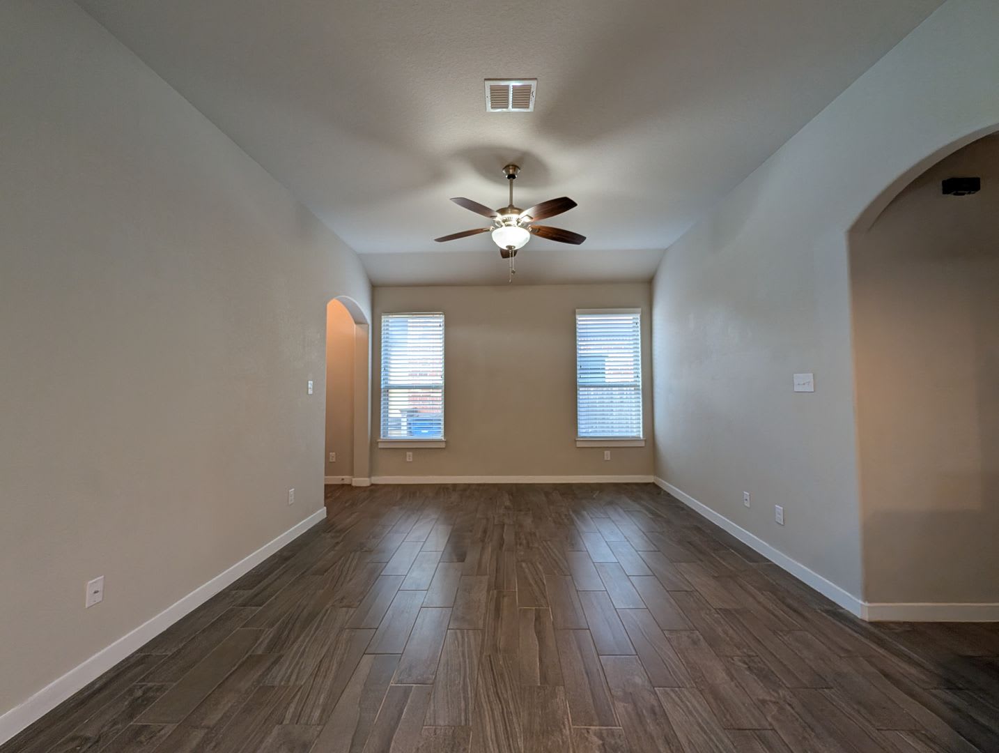 Fridge Included No Carpet Interior Washer Dryer Connections Fenced In Back Yard Covered Back Patio Cisd – photo 3