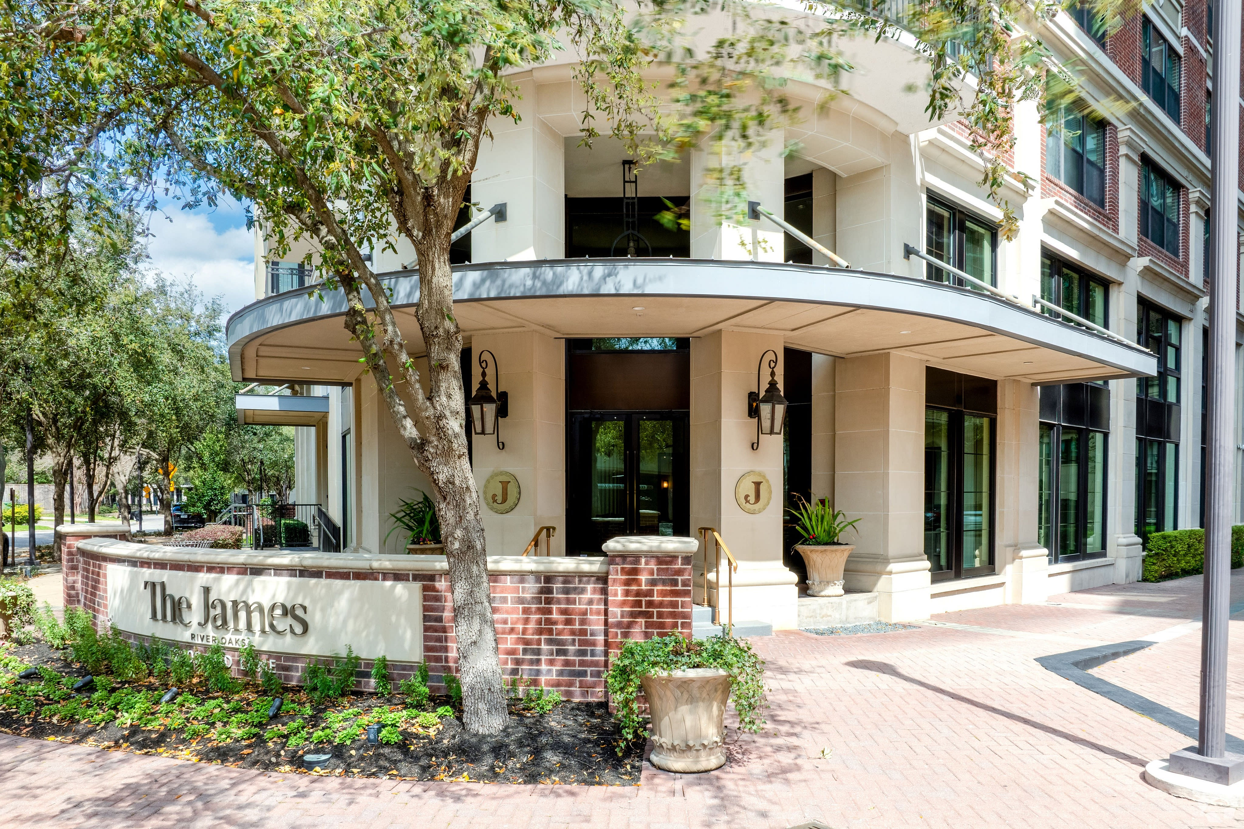 The James – photo 2