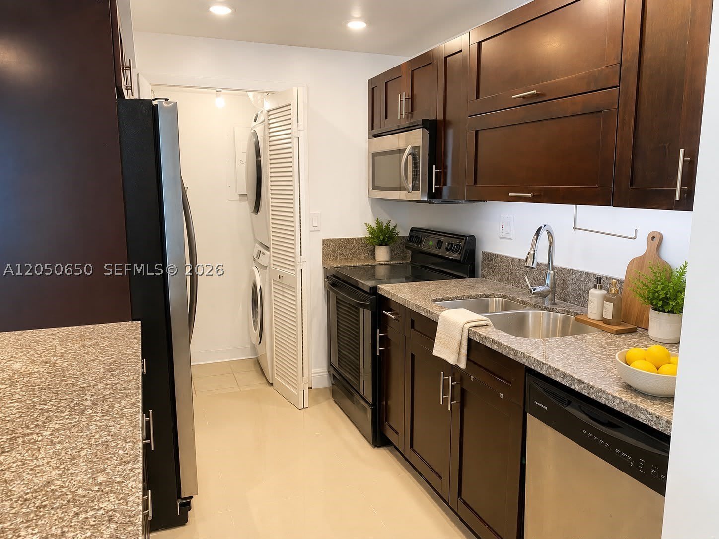100 Lakeview Dr – photo 3