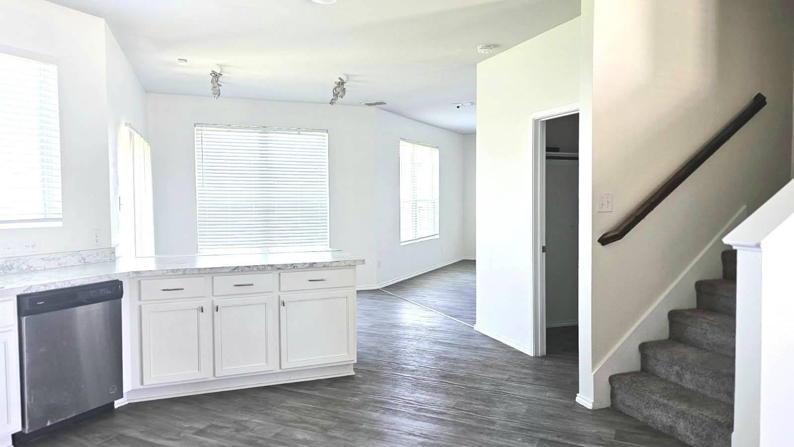1004 Waverly Drive – photo 2