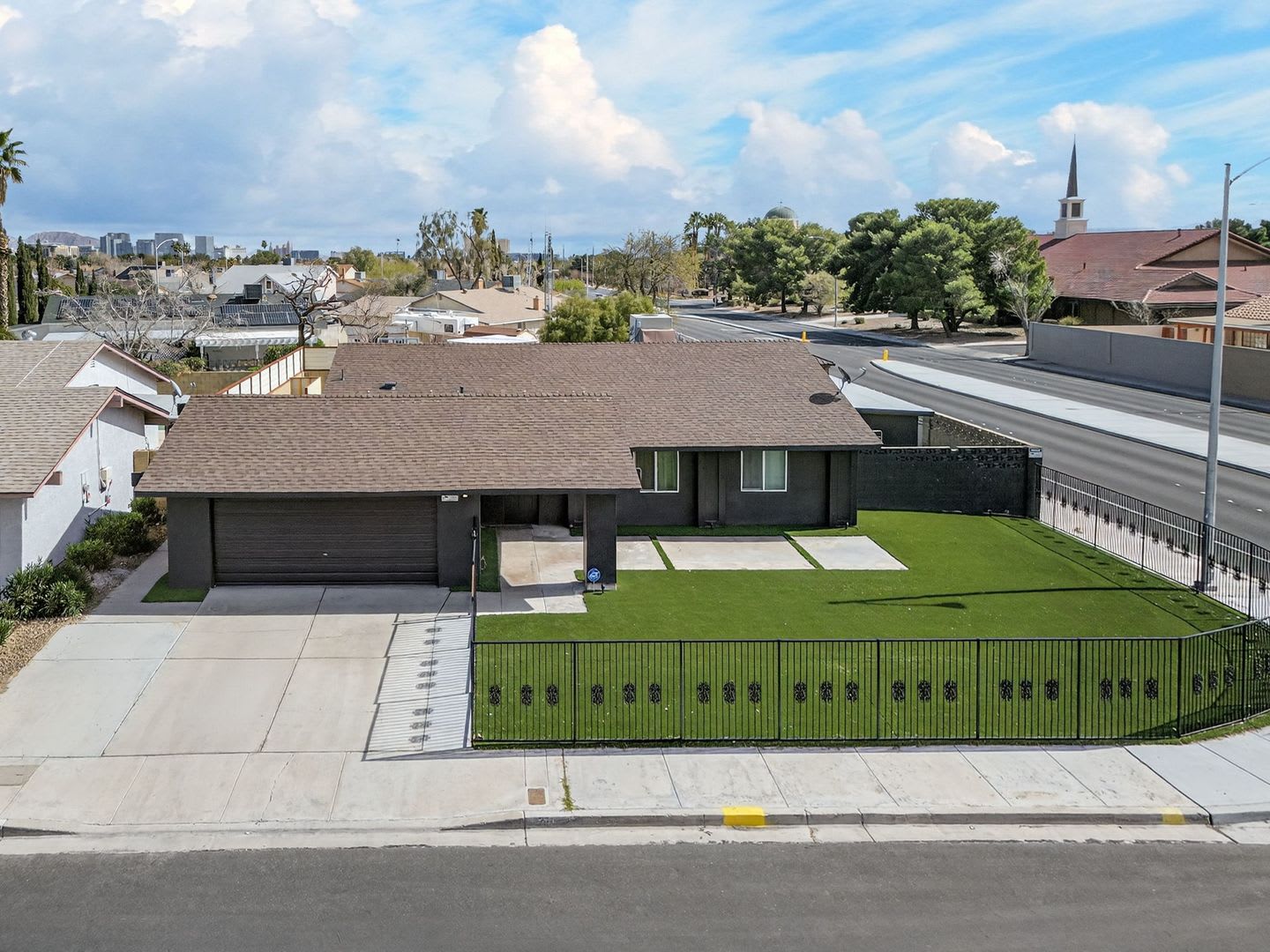 NEWLY RENOVATED SINGLE-STORY HOME LOCATED IN LAS VEGAS – photo 3