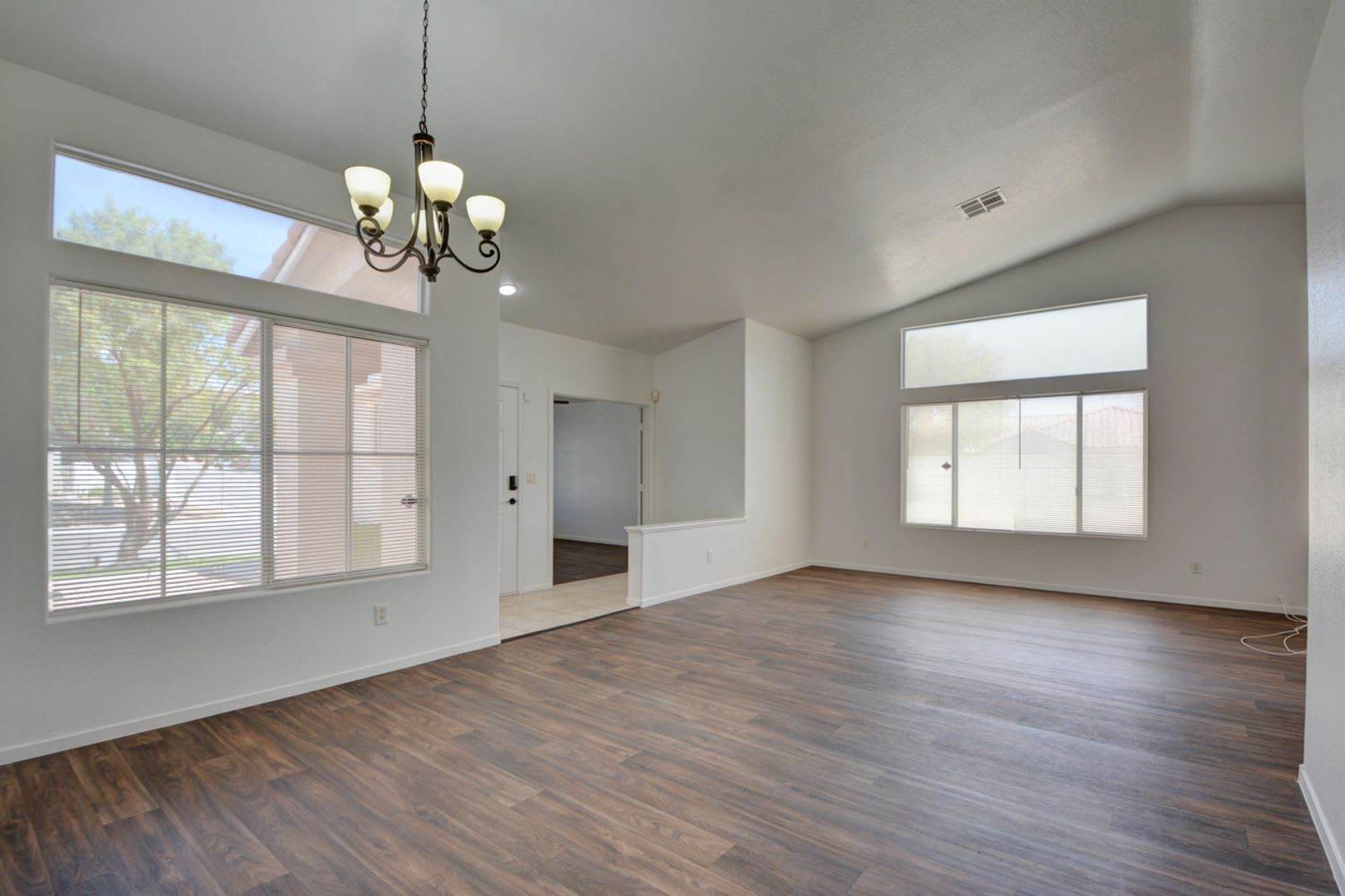 4 Bedroom!! Must See!! – photo 2