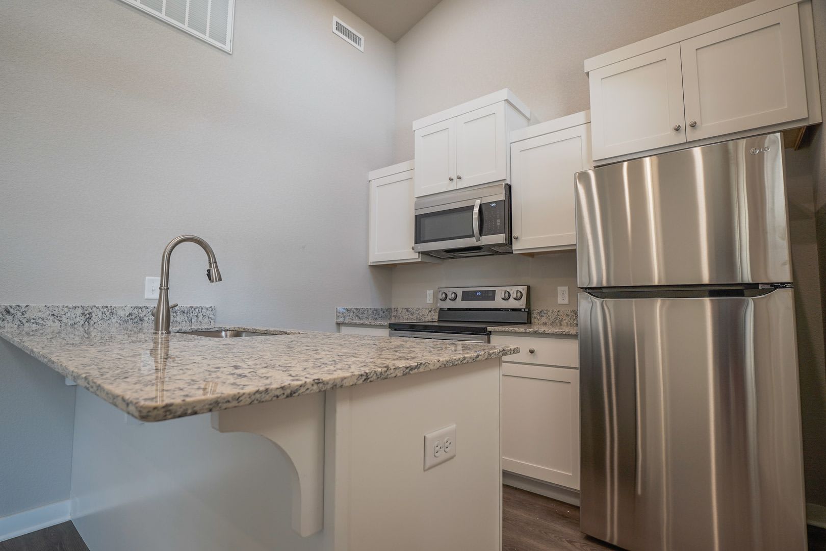 Nice! 2 Bath Home!! – photo 5