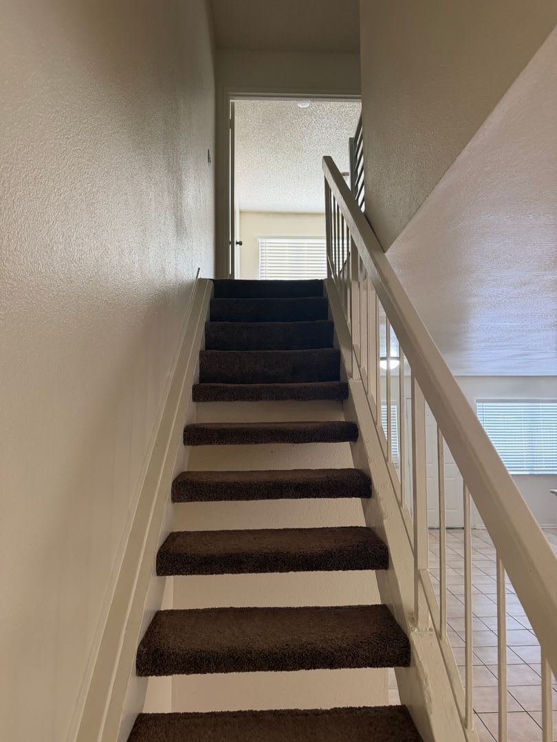 2STORY TOWNHOUSE 4BED, 1 1/2 BATHS – photo 3