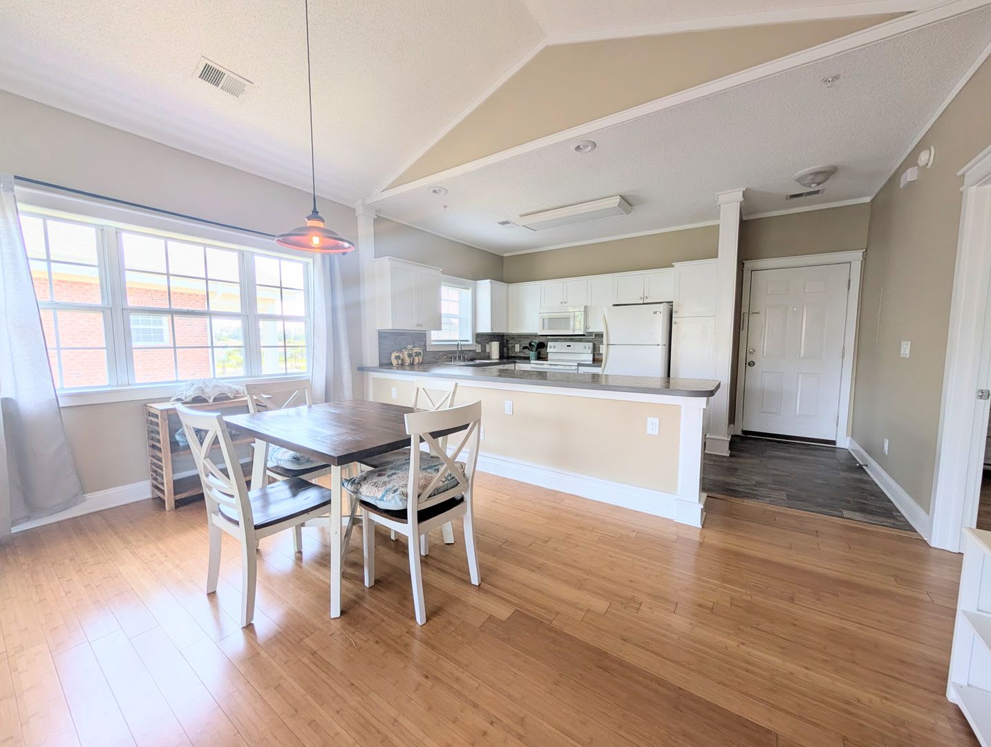 2 Bed 2 Bath Condo – photo 3