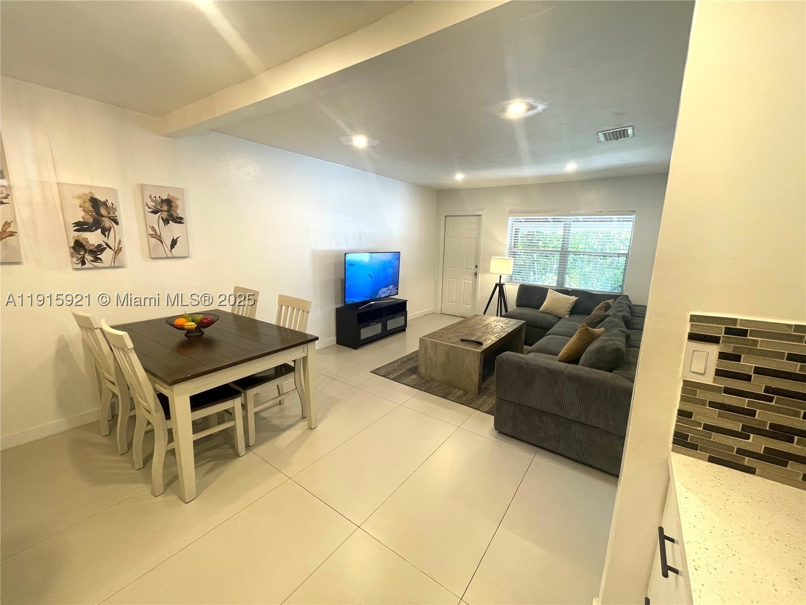 1211 NE 15th Ave – photo 5