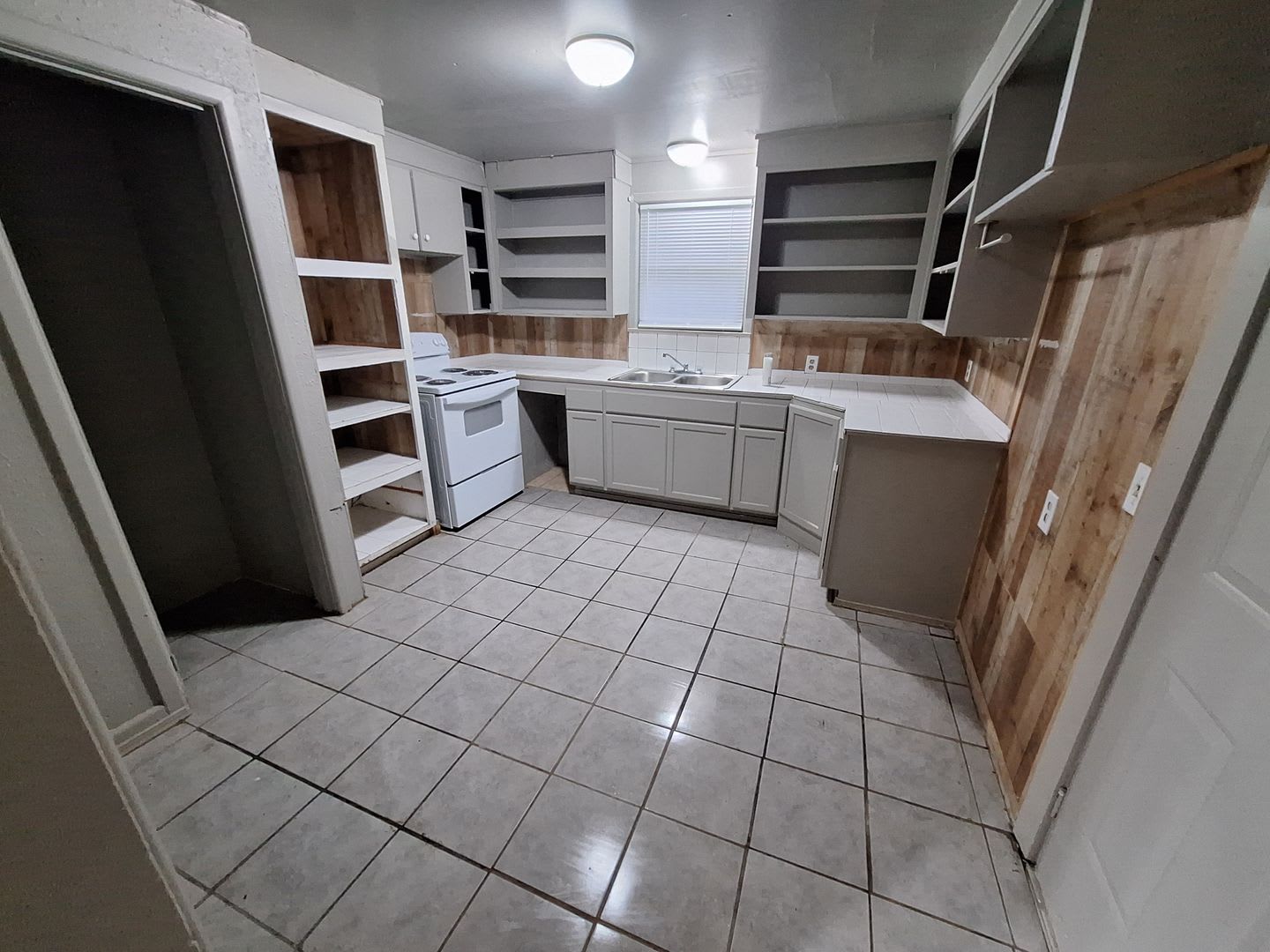 4 bedroom, 1.5 baths – photo 5