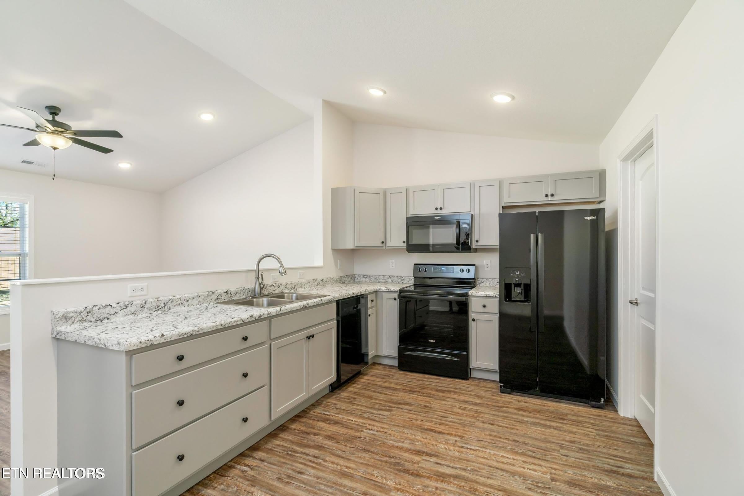 7351 Green Estates Way – photo 3