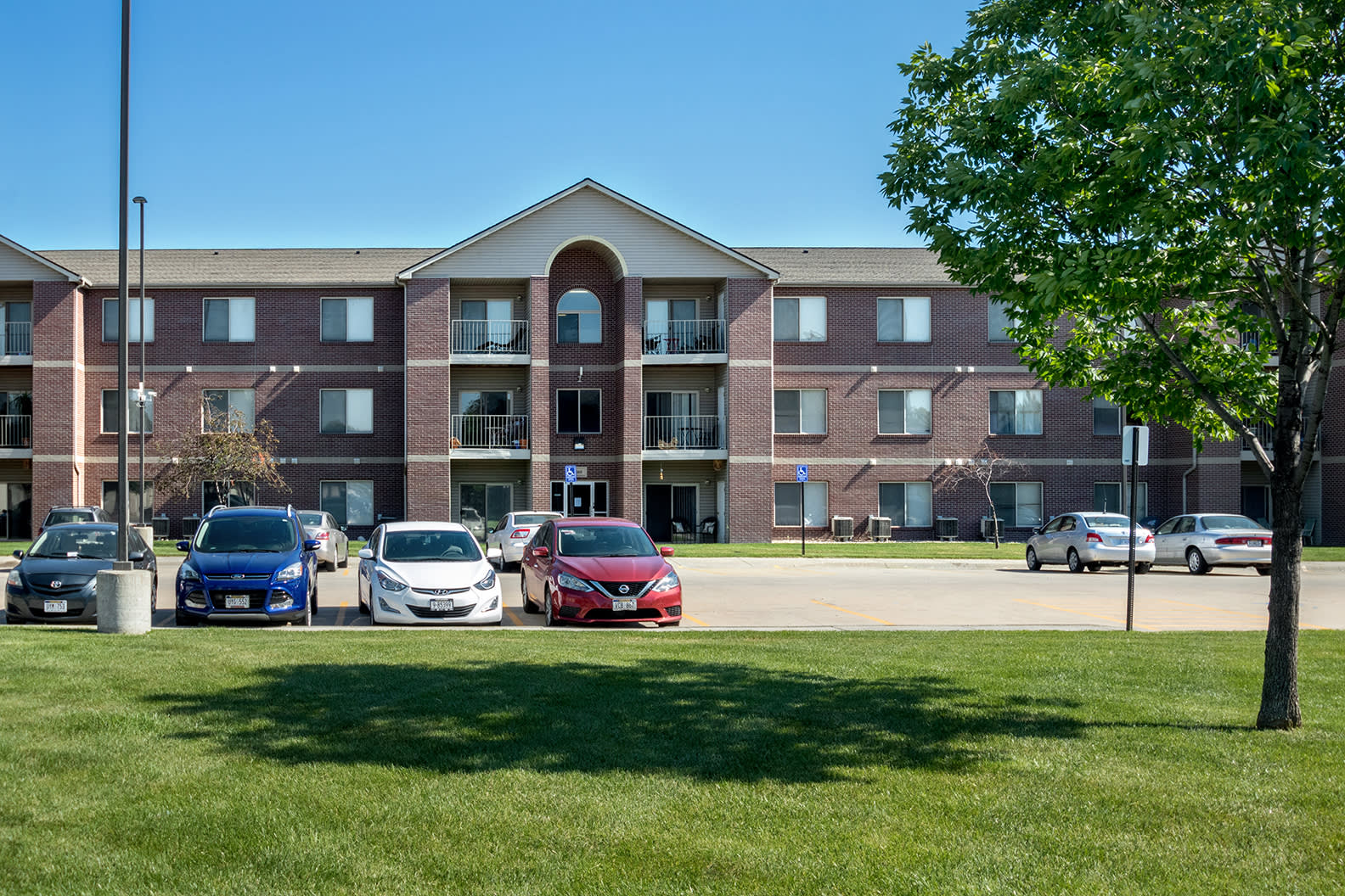 Marshall Apartments – photo 1
