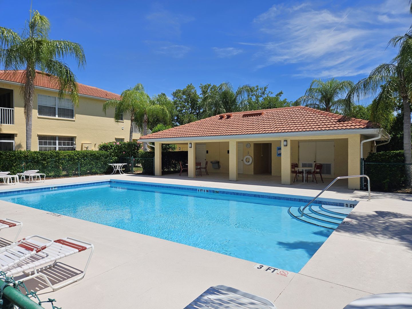 Annual Unfurnished 3 Bedroom 2 Bathroom Second Floor Condo in Casa Del Lago! – photo 2