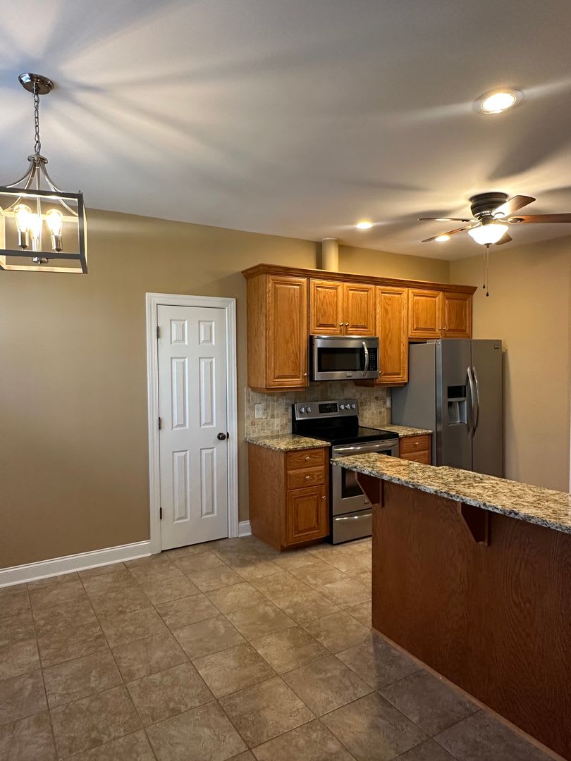 Gorgeous 3 Bedroom Home in the City! – photo 4