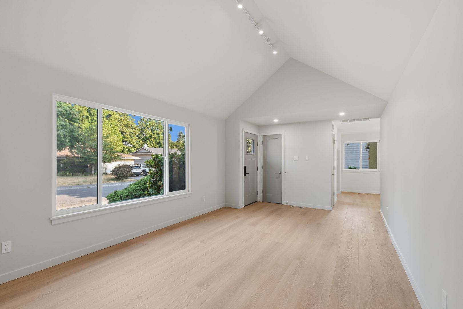 4Bd 2Ba Kirkland Home – photo 4
