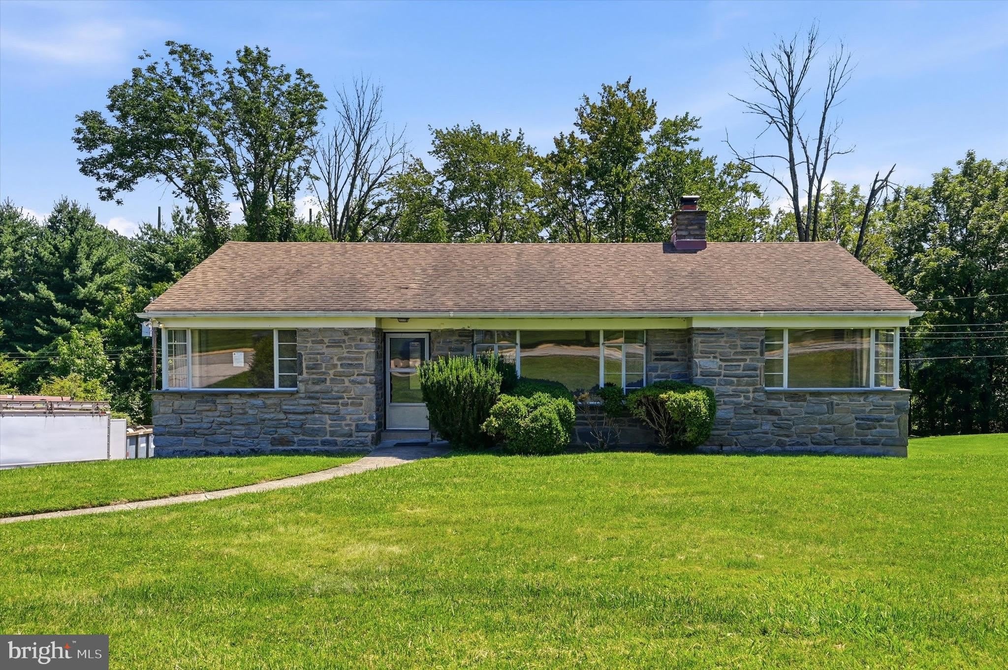 4022 W CHESTER Pike – photo 1