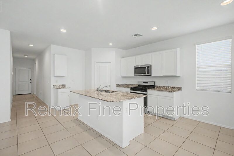 15543 W Desert Hollow Drive – photo 2