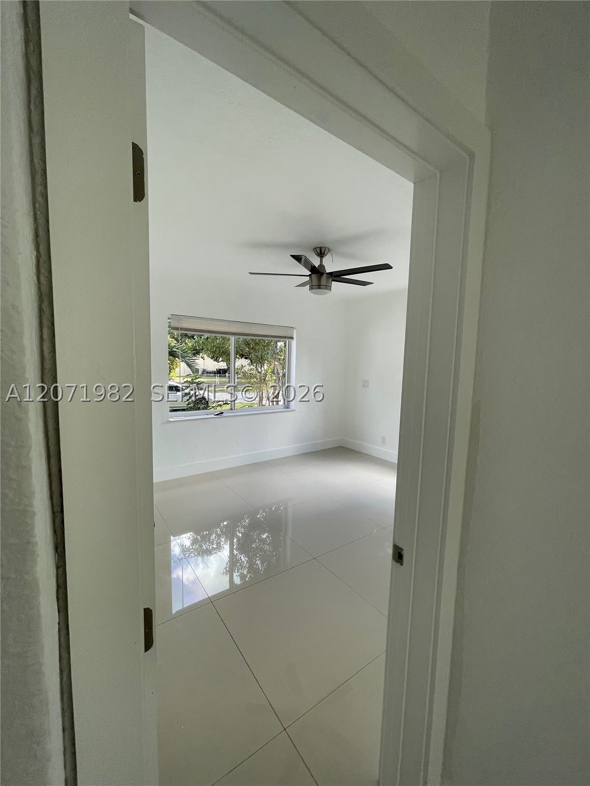 15760 NE 18th Ct – photo 2