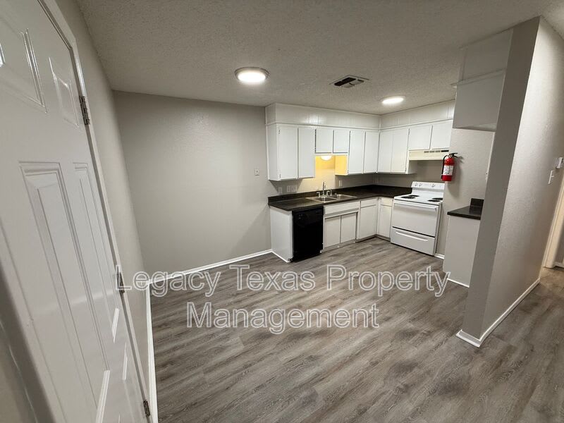 516 Highpoint Dr – photo 3