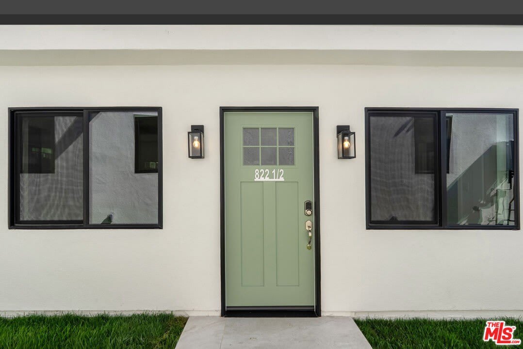 822 N Orange Grove Ave – photo 2