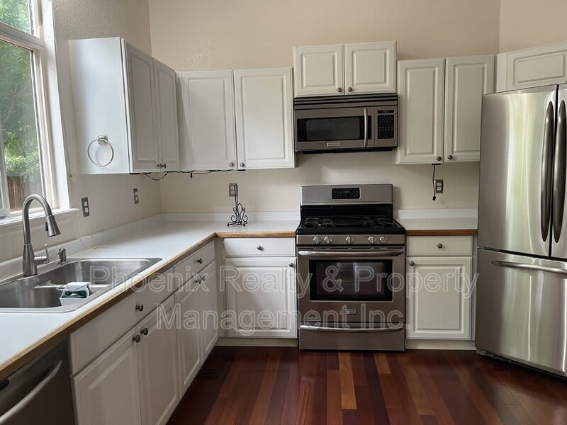 370 Harvest Point Drive – photo 5