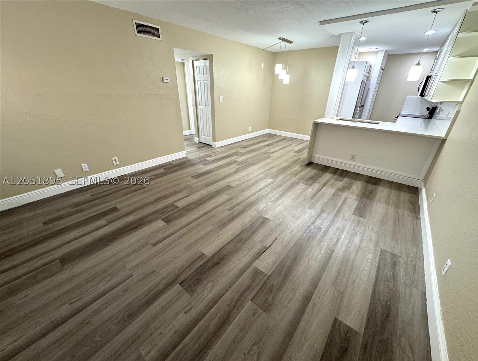 2626 Riverside Dr – photo 3