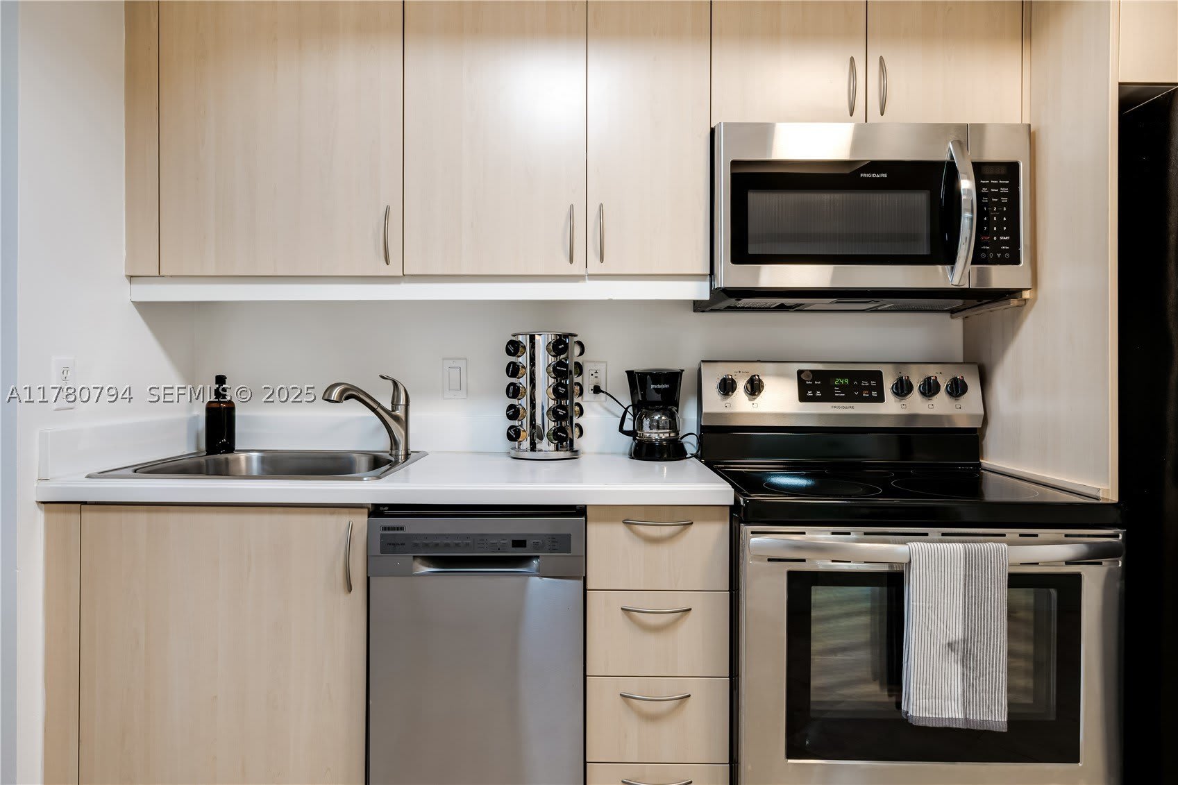 2951 S Bayshore Dr – photo 3