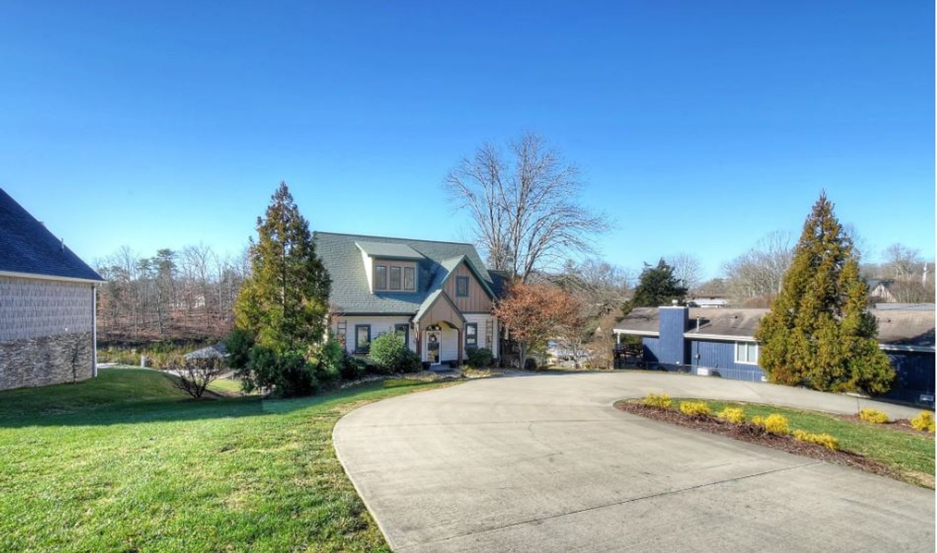 GORGEOUS LAKE HOUSE! 3 Bedrooms/3.5 Baths on Boone Lake $3,900 monthly – photo 3