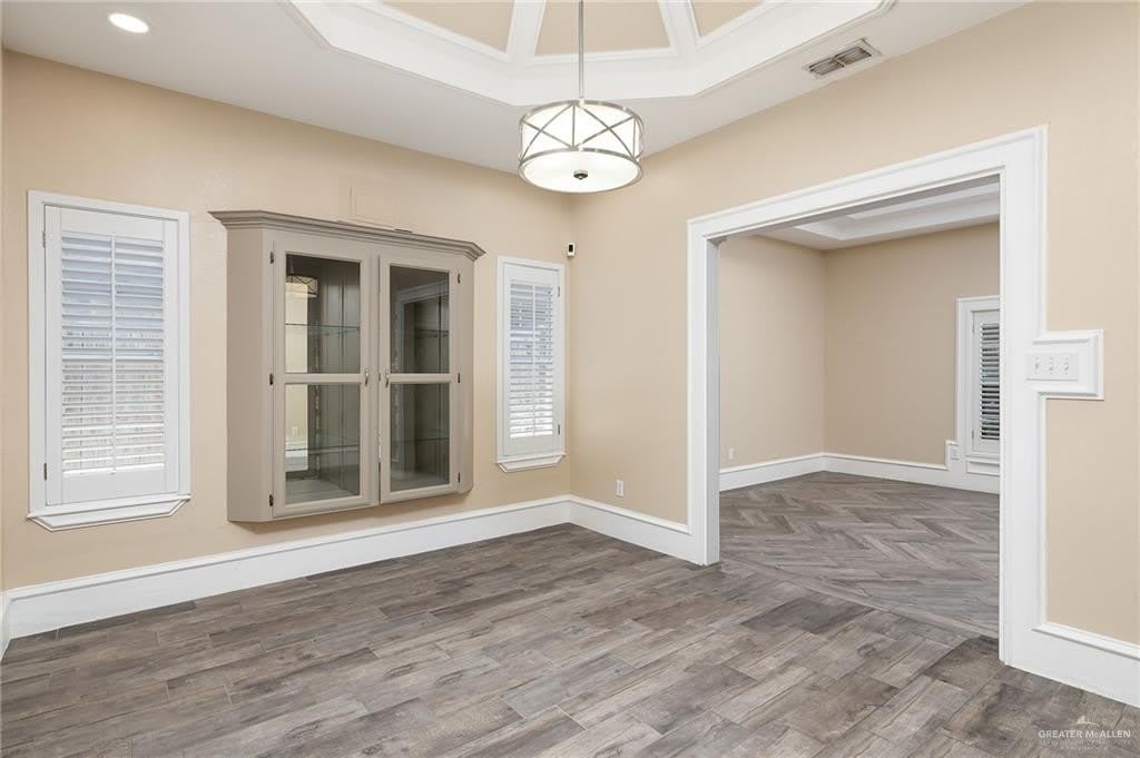 413 E Wisteria Avenue – photo 4