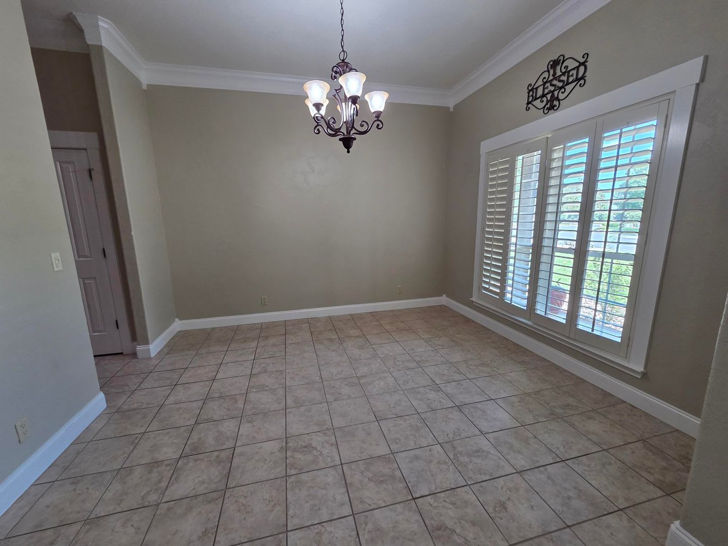 FOR LEASE!! Great location! – photo 5