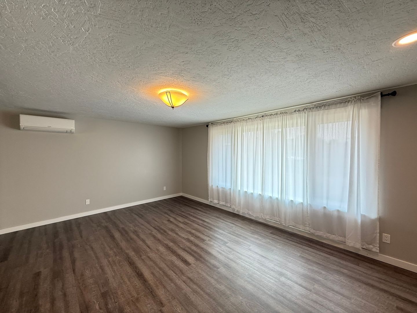 Beatifully Updated Cottage Grove Home – photo 5