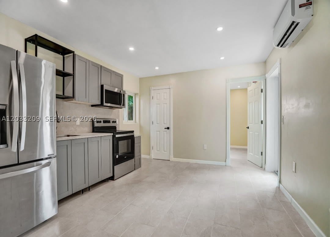 2442 Garfield St – photo 2