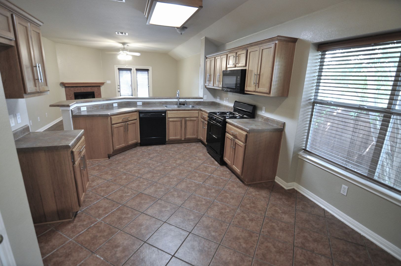 Amazing Round Rock home with bonus office! – photo 5