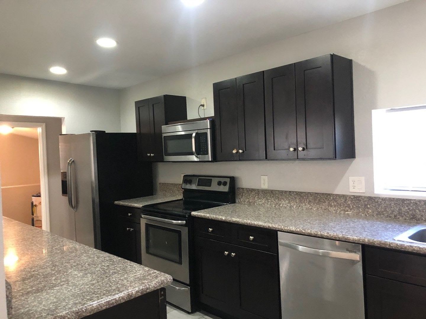 Beautiful, 3/2 Pool Home Available Now! – photo 3