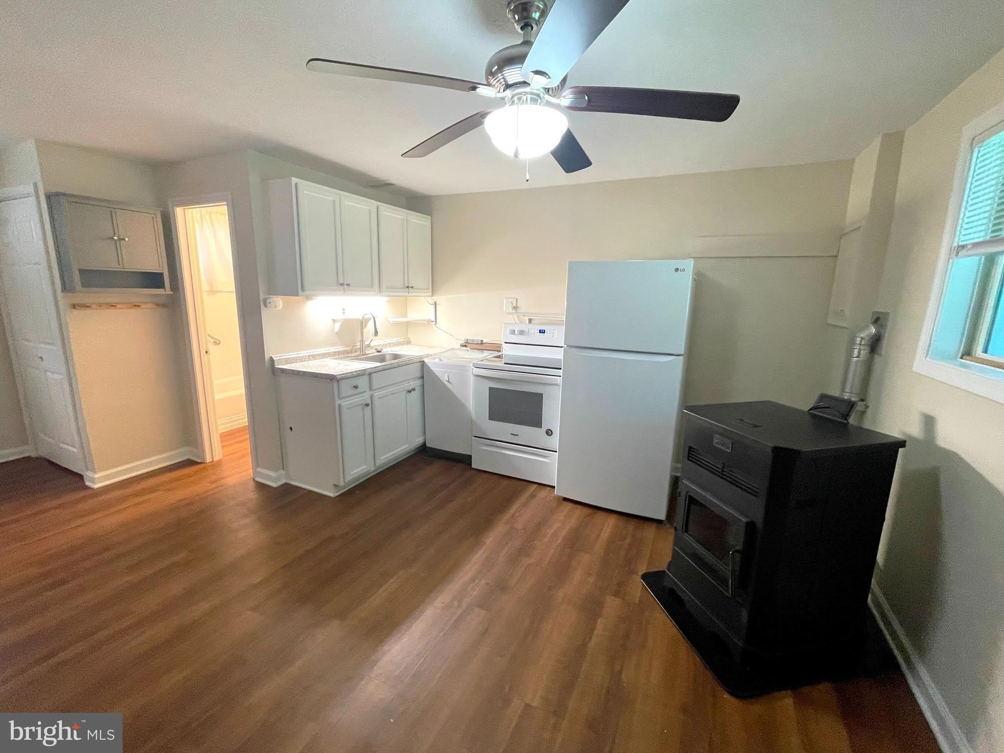 407 CLUBHOUSE Drive – photo 5