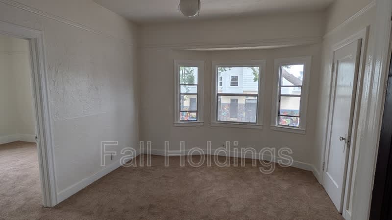 1438 Alcatraz Ave – photo 4