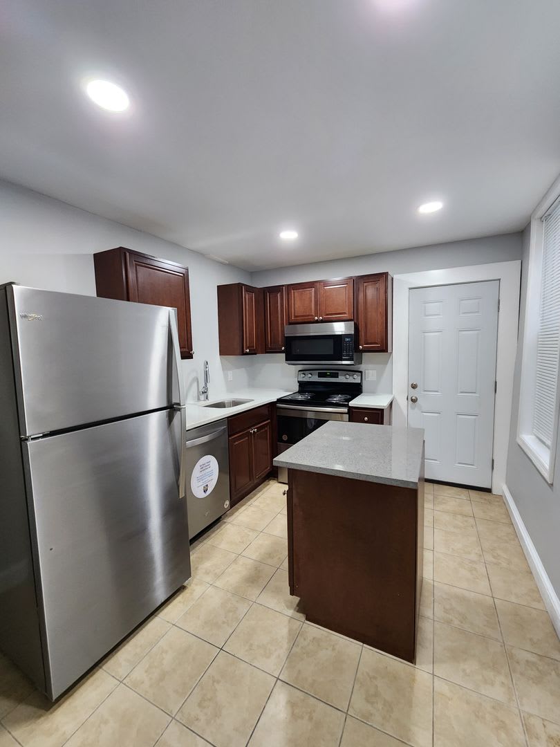 Beautifully Renovated PHA Voucher Accepted Property – photo 4