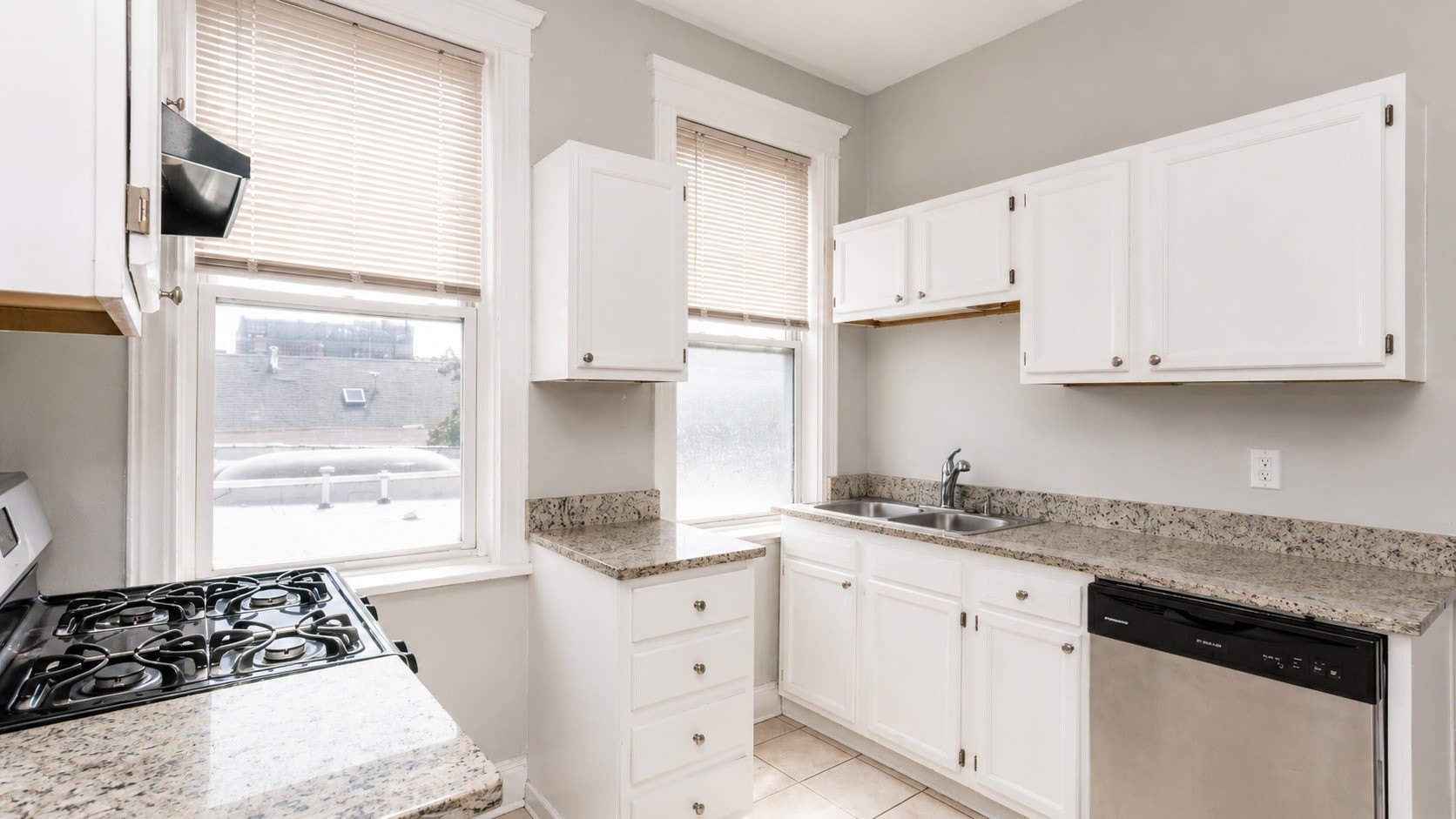 2941 W Belmont Avenue – photo 5