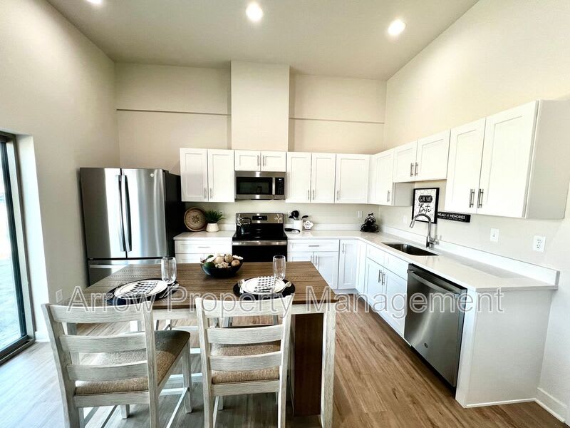 1161 North Claude Road – photo 5